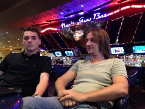 Tom en Marco in de bar van het hotel